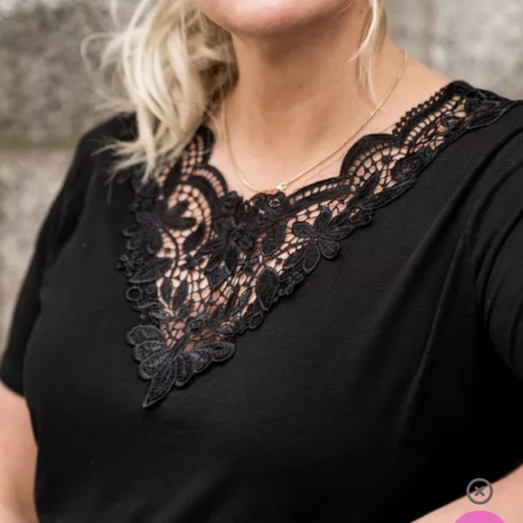 ♥️New boutique Plus size short sleeved crochet top - Picture 2 of 10